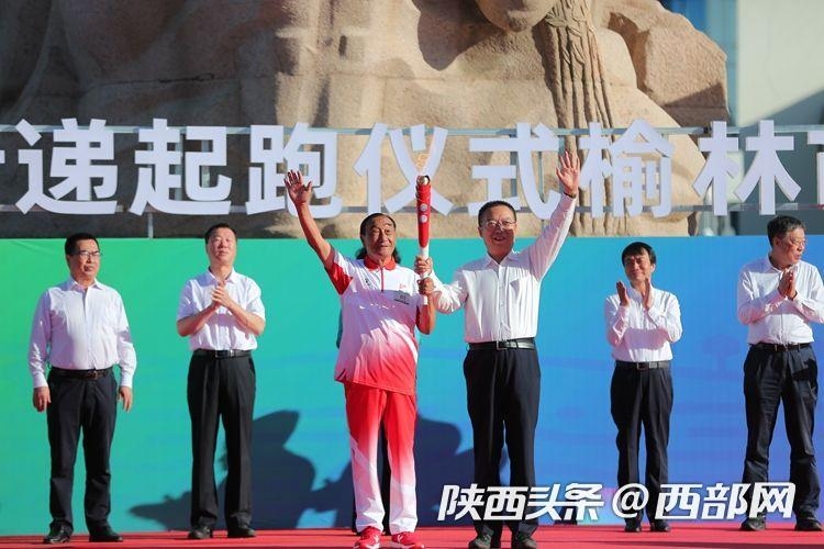 塞上古城開跑！ 十四運(yùn)會(huì)和殘?zhí)貖W會(huì)火炬在榆林傳遞
